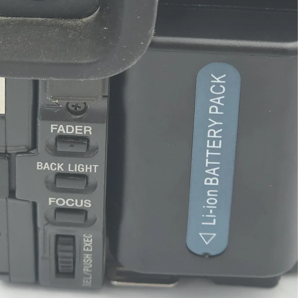 Sony Handycam CCD-TRV608 Silver 560x Digital Zoom Hi8 Camcorder - For Parts